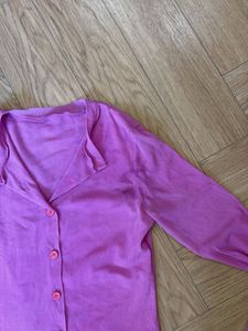 pink top