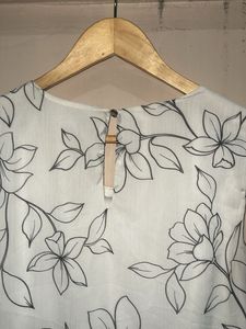 Chic White Floral Sleeveless Top