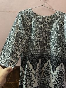 Stylish Black &amp; White Paisley Print Kurta