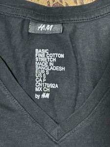 H&amp;M black tee 🫰🏻