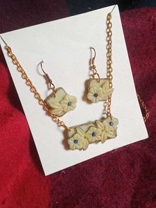 Floral Necklace &amp; Earring Set