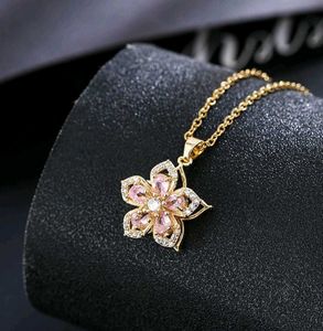 Rotating Floral Pendant Necklace