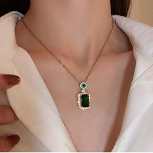 New Emerald Green Pendant Necklace