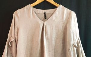 Women's Latin QUARTERS Grey Top