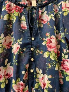 🌸 Beautiful Floral Top + Black Jeans Combo Set 🖤
