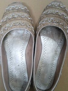 Embellished Juttis/Mojaris