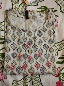 Stylish Sleeveless Kurta with Leaf Print