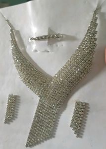 Necklace set &amp; earrings