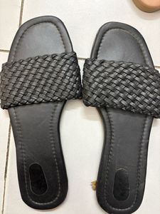 3 flats Under 599