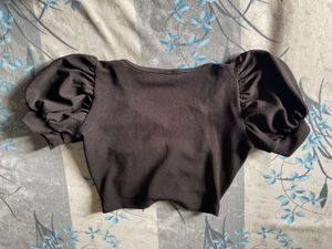 Chic Black Puff Sleeve Crop Top