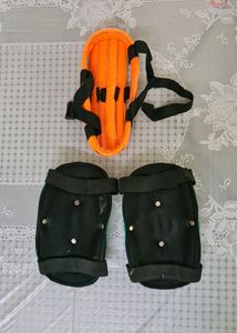 Jonex Helmet &amp; 2 Knee caps for sports activities