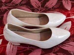 Classic White Pointed Toe Heels