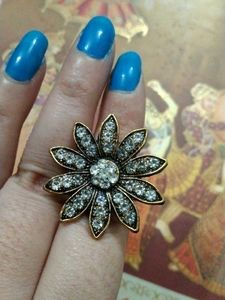 Sparkling Flower Ring