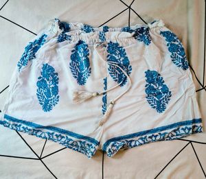 Stylish White &amp; Blue Printed Shorts