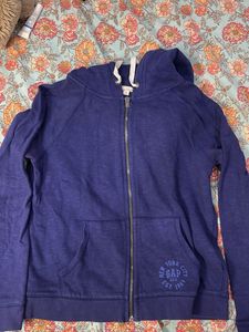 GAP Hoodie - Cozy & Stylish