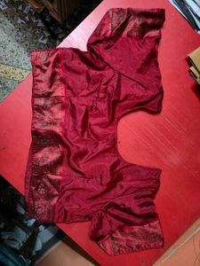 4 Blouses + 1 Petticoat Set – Women’s Saree Wear