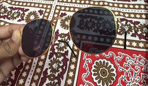 Stylish Round Sunglasses with Gold Frame