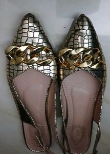 Chic Chain Detail Pointed Flats