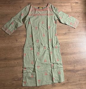 2 Avaasa Long kurtas combo