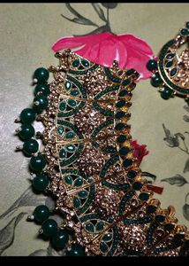 Stunning Emerald &amp; Gold Necklace Set
