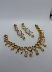Exquisite Gold Necklace and Earring Set