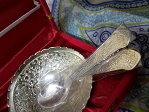 Gift Set Of Two Bowls And Spoons