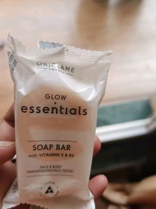 Glow Essential Soap Bar With Vitamin E &amp; B3 ( Face