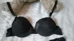 Very Beautiful N Comfortable Satin Bra With Penty