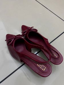 Chic Slingback Flats with Bow Accent