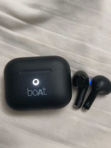 New boAt Black Wireless Earbuds with Charging Case