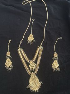 Stunning Ethnic Kundan Necklace Set
