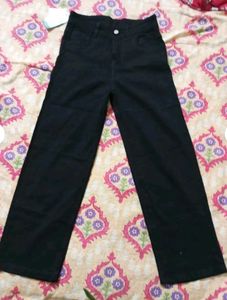 Black straight fit jeans 🖤