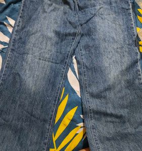 Stylish Wide Leg Jeans with Slit Hem