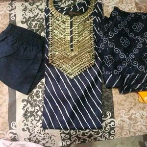 Elegant Navy Blue Kurta Set with Gold Embellishmen