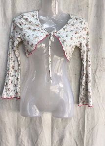 35209. Floral Print Tie-Front Cropped Top