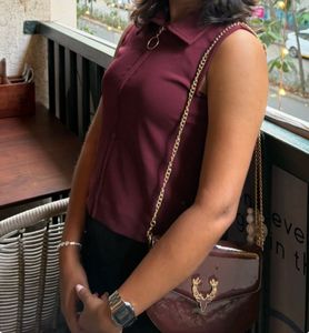 Azorte Chic Maroon Zipper Collar Sleeveless Top