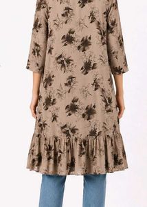 🌸 Floral Elegance – Knee-Length Top 🌸