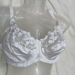 🪔 Elegant White Lace Bra