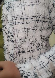 Chic Tweed Cropped Jacket