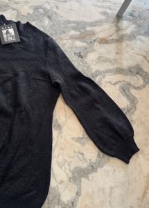 KIKI Women's Black Pullover