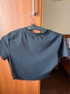 Black Graphic Crop T-Shirt size medium
