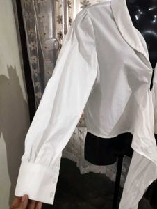 Chic White Cropped Blouse
