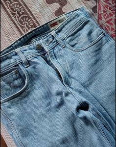 Light Wash Relaxed Fit Jeans