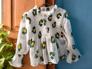 Cute Daisy Print Smocked Blouse