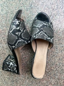 Stylish Snakeskin Slide Sandals