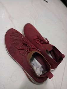 Maroon Knit Sneakers✨