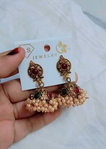 Stunning Gold Earrings Set