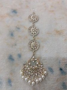 Elegant Maangtika with Pearl Detailing