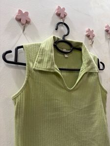 Light green ribbed collared  sleevless top