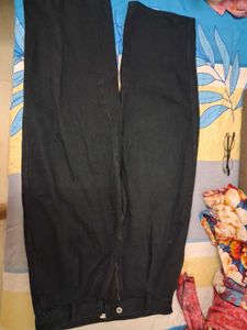 Uniqlo Classic Black Pleated Denim Jeans